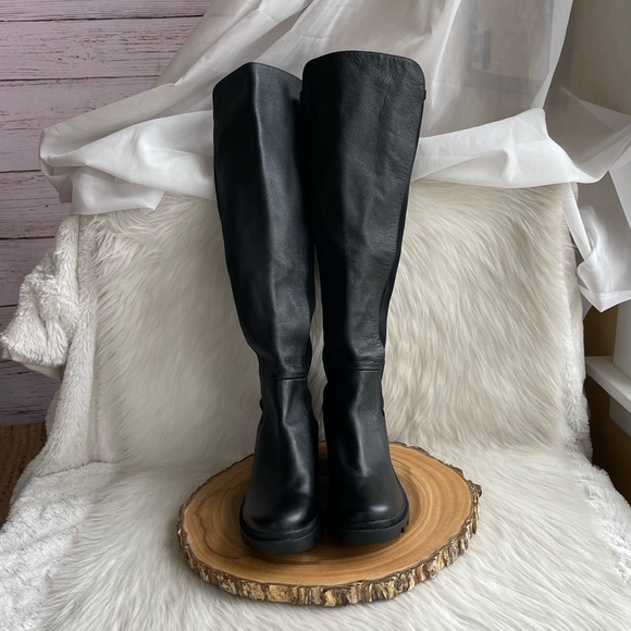 LIKE NEW Steve Madden Rino black lug sole knee high leather boots - Picture 7 of 10